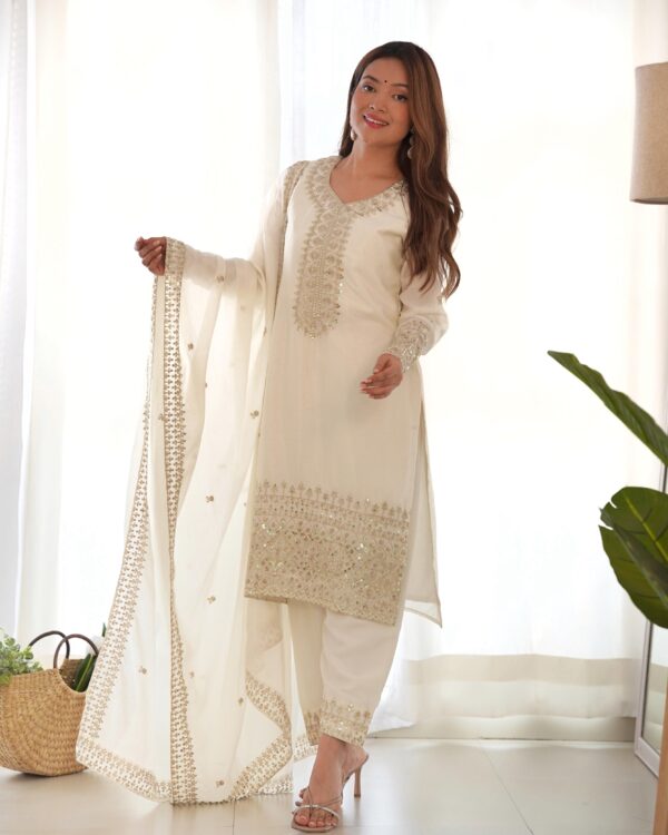WHITE SUIT - Image 3