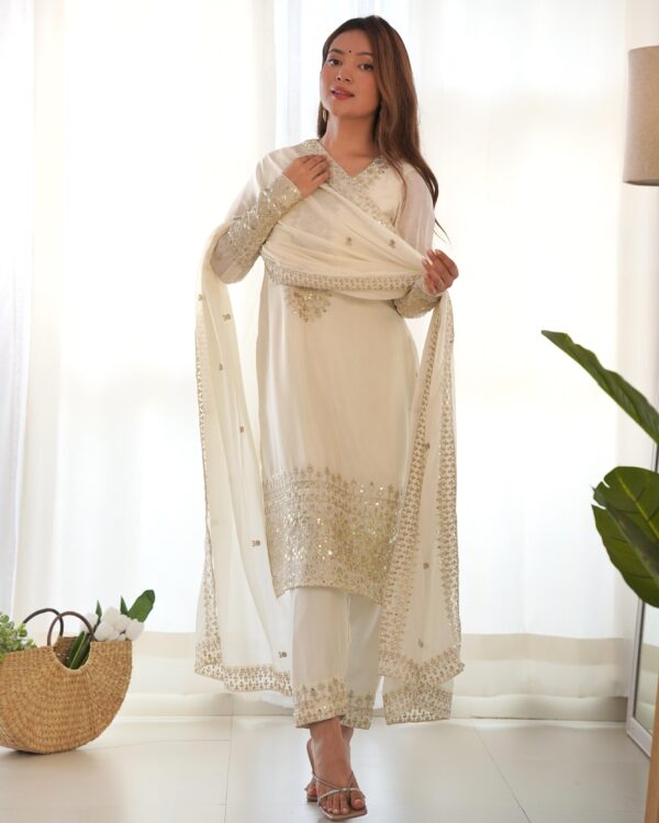 WHITE SUIT - Image 4